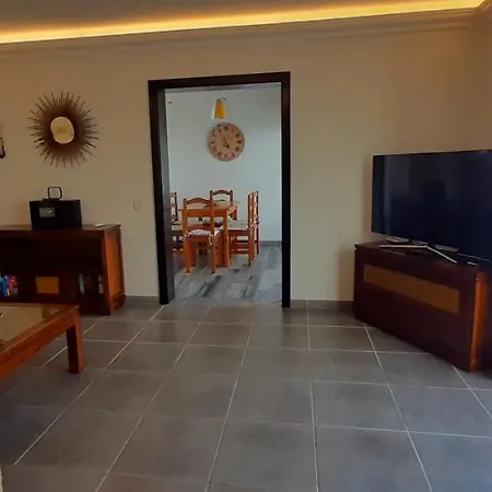 Vila Perdomo *